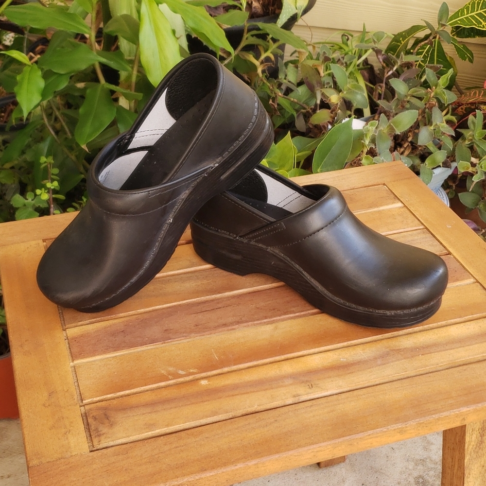 Professional Black Dansko Clogs Size 38 Leather Upper